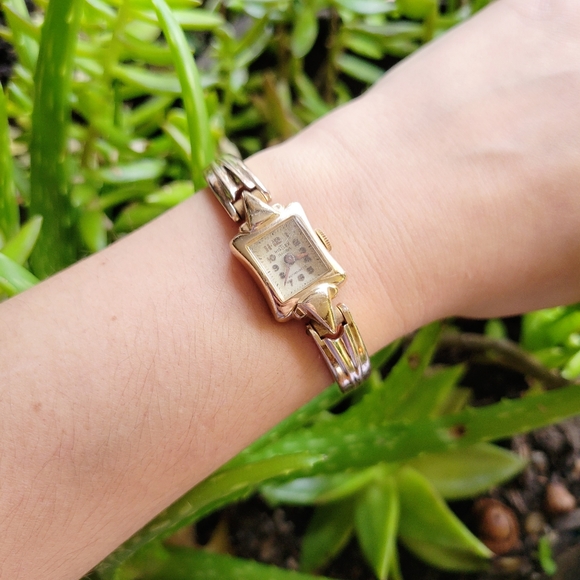 Vintage Ristlex 15 Rubis Dainty Rose Gold Watch main image 8
